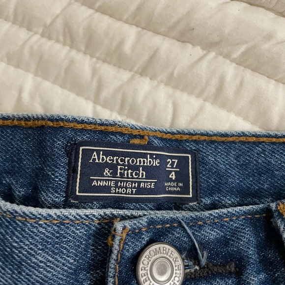 Abercrombie & Fitch High Rise Shorts - Picture 2 of 3